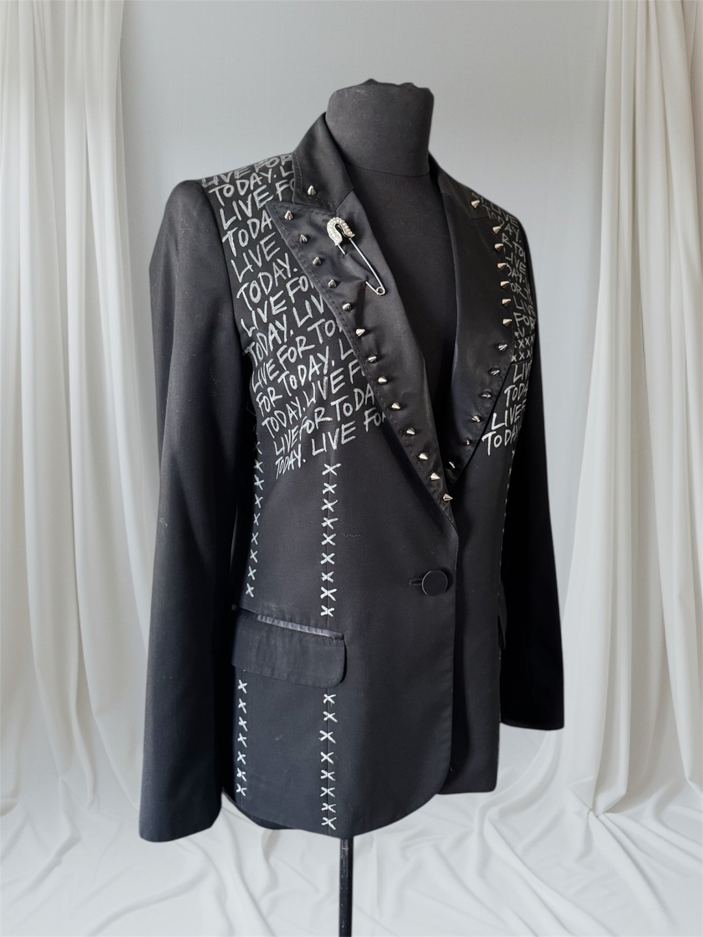 LIVE FOR TODAY Size 10 Women's Suit Jacket