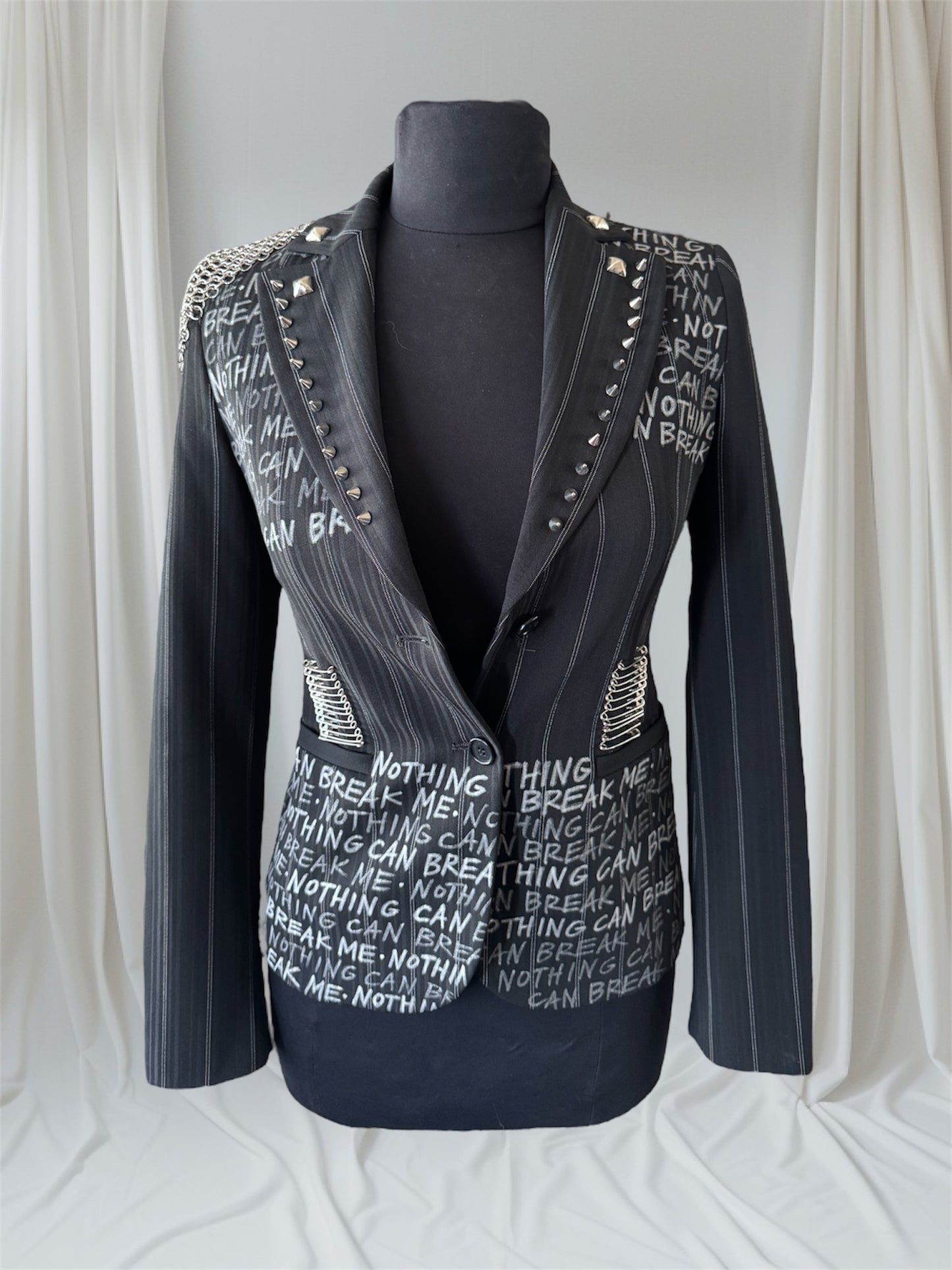NOTHING CAN BREAK ME Size 4 Women's Suit Jacket