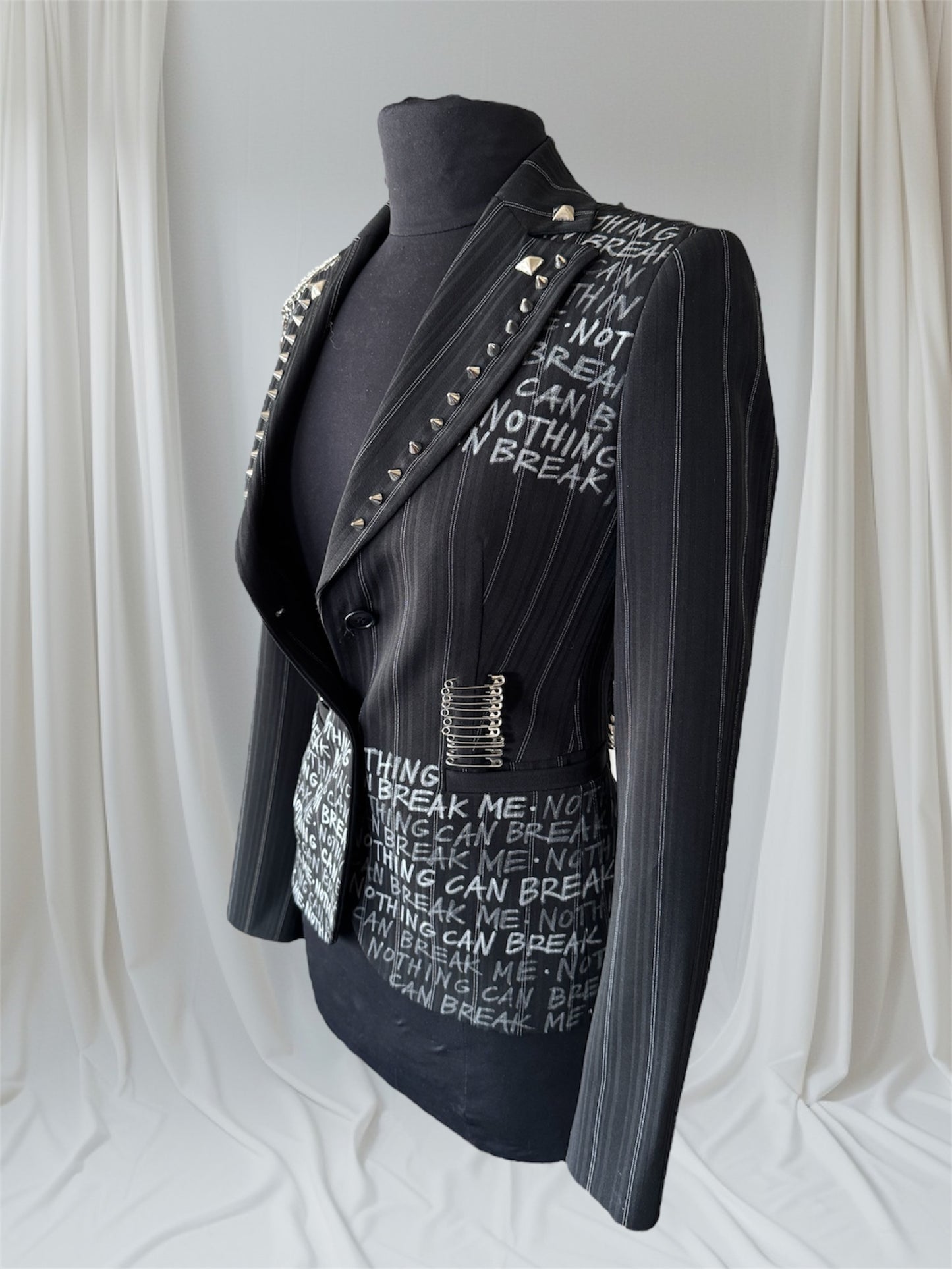 NOTHING CAN BREAK ME Size 4 Women's Suit Jacket