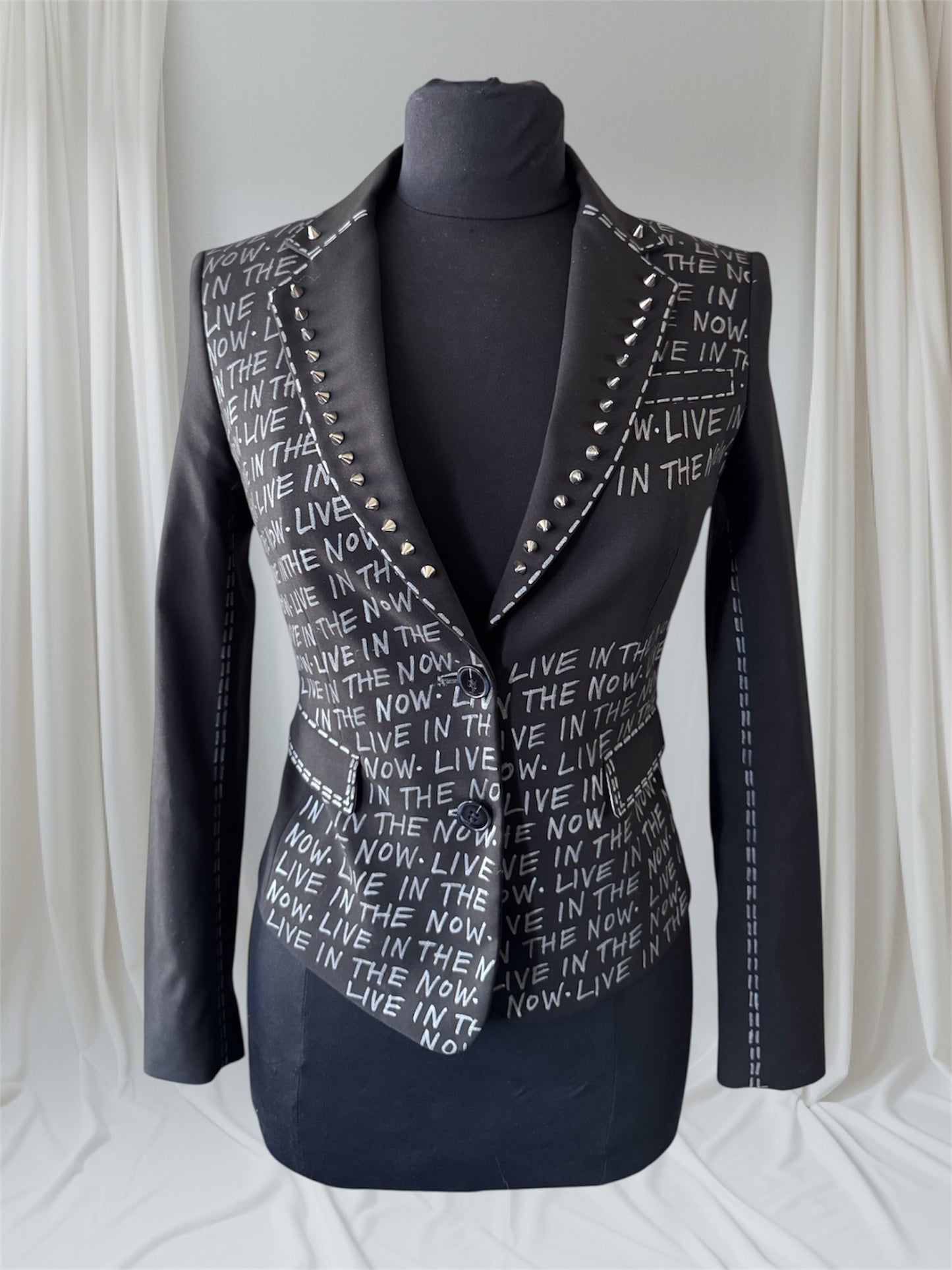LIVE IN THE NOW Size 4 Women's Suit Jacket
