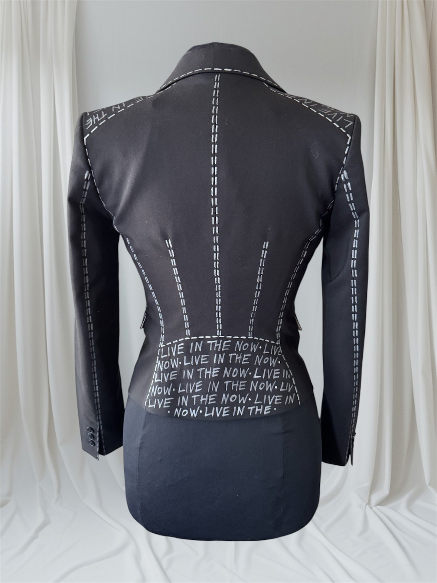 LIVE IN THE NOW Size 4 Women's Suit Jacket