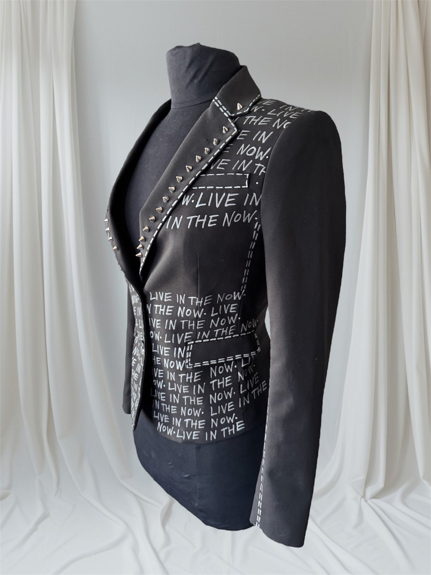LIVE IN THE NOW Size 4 Women's Suit Jacket