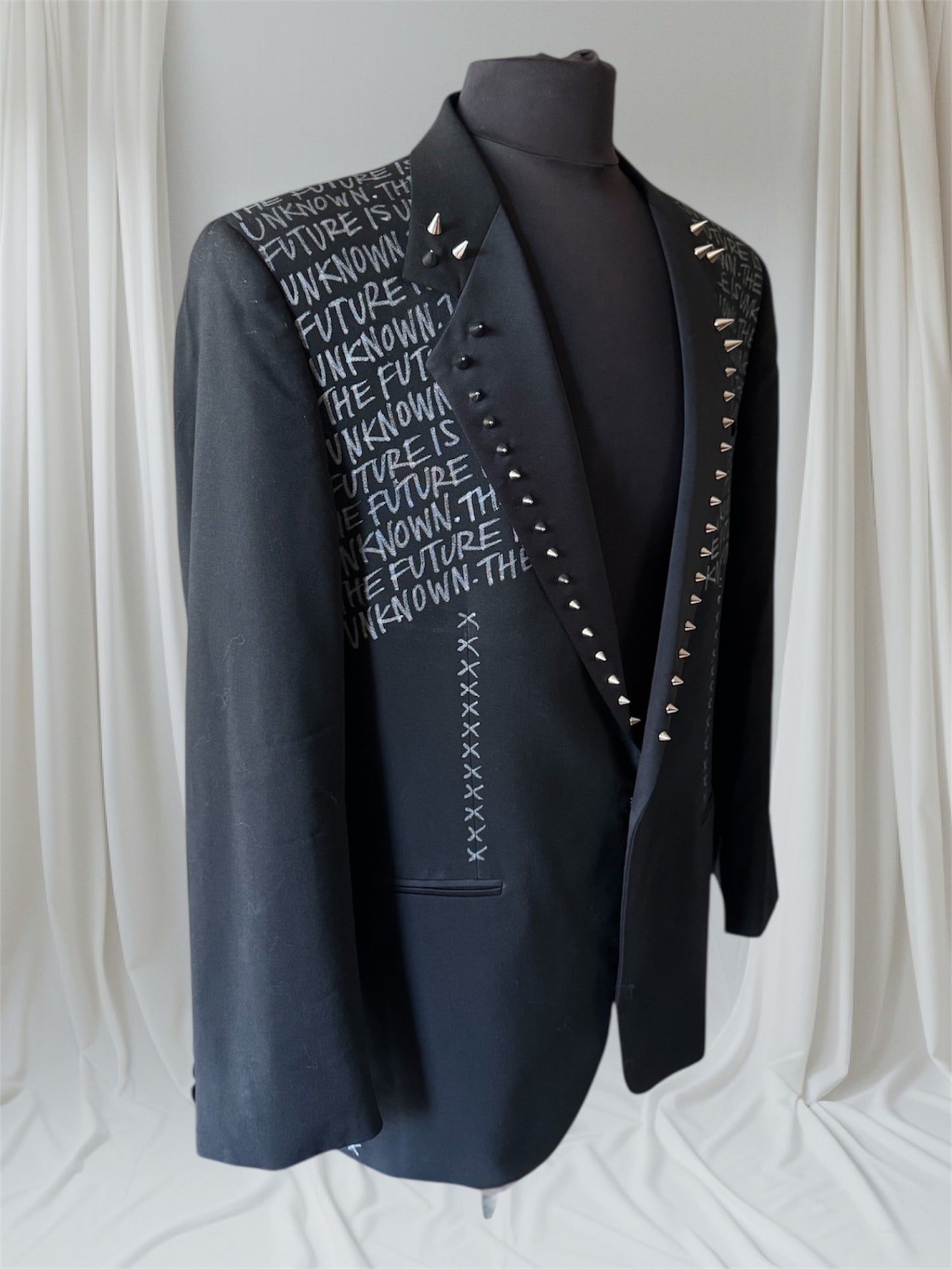 THE FUTURE IS UNKNOWN, Size 42R