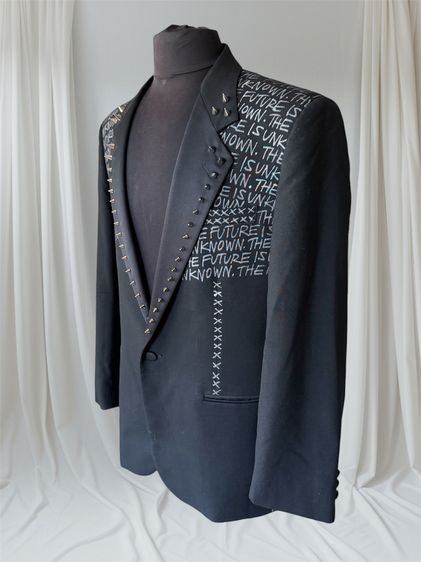 THE FUTURE IS UNKNOWN, Size 42R