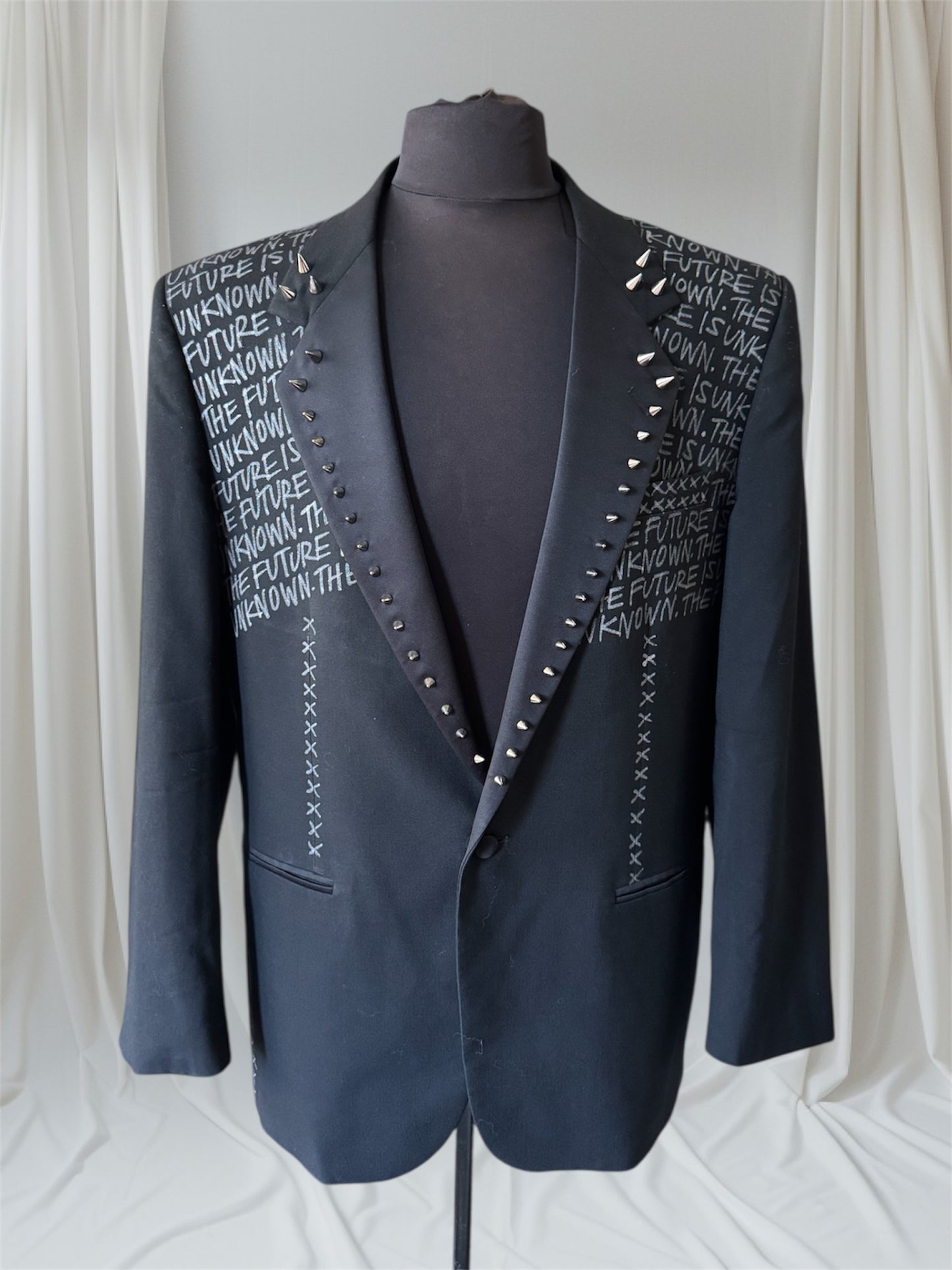 THE FUTURE IS UNKNOWN, Size 42R