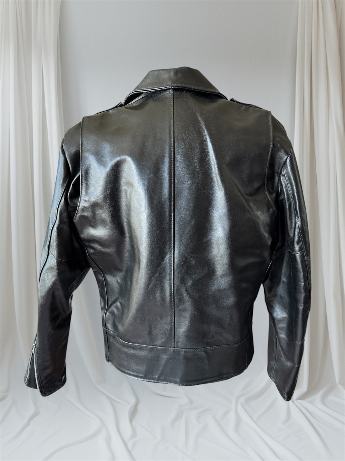 Men's Vintage Black Leather Motorcycle Jacket, XL/ 46T