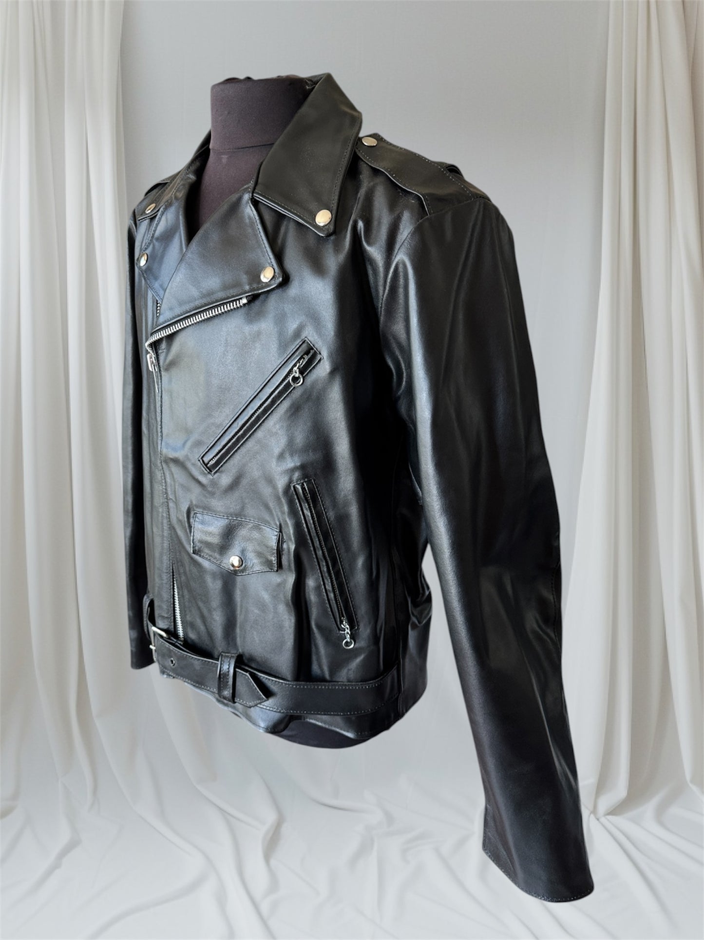 Men's Vintage Black Leather Motorcycle Jacket, XL/ 46T
