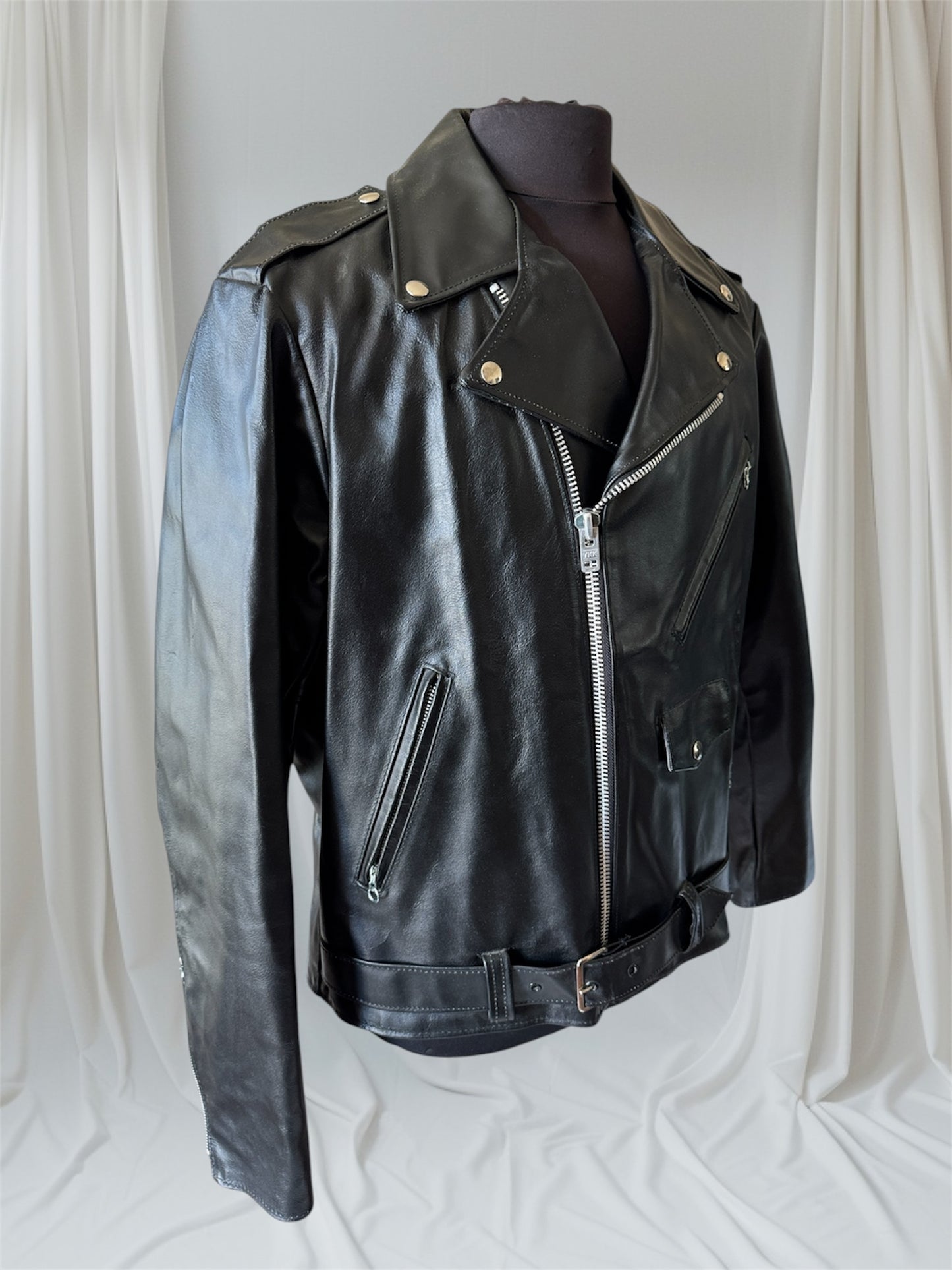 Men's Vintage Black Leather Motorcycle Jacket, XL/ 46T
