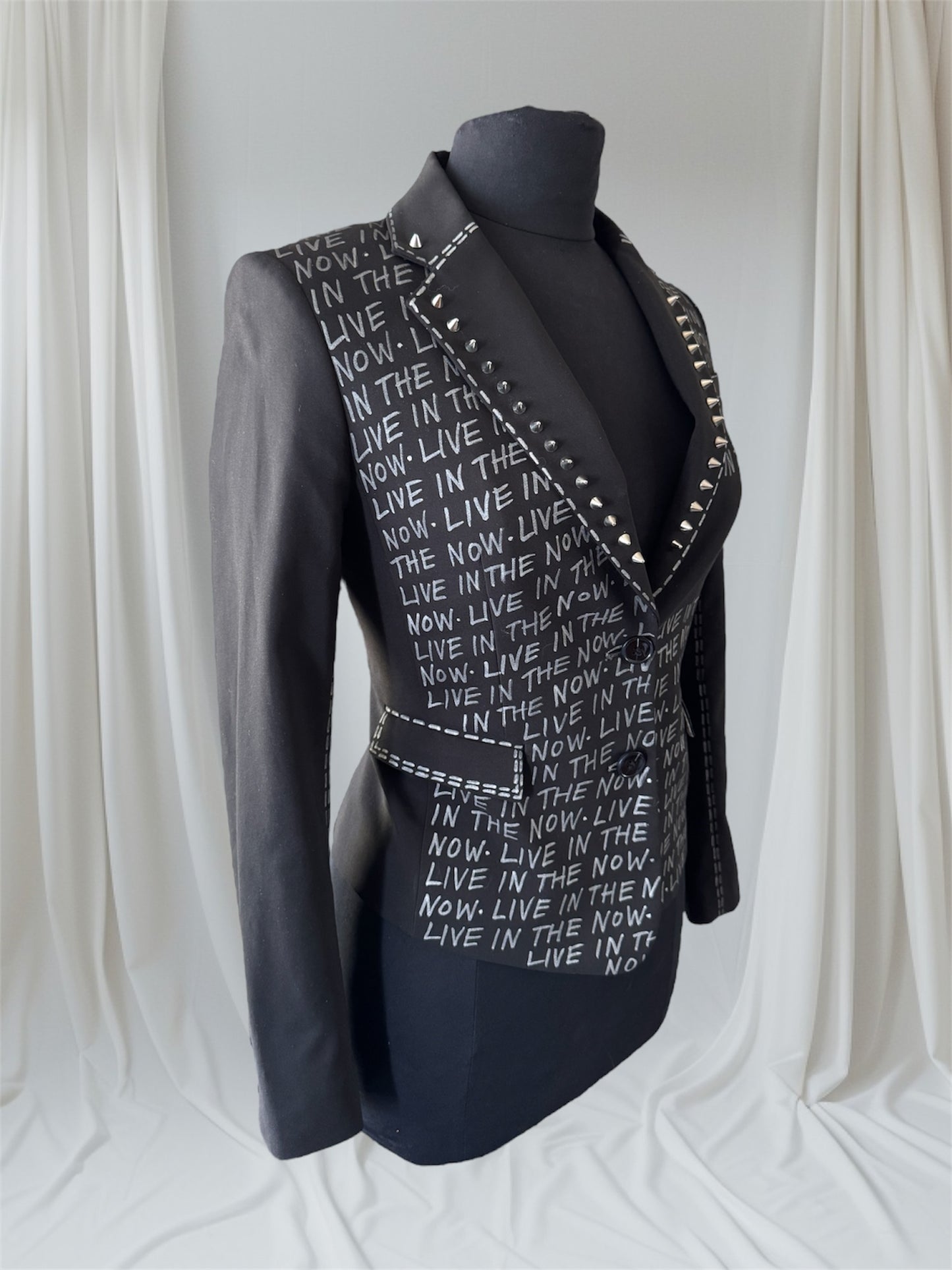 LIVE IN THE NOW Size 4 Women's Suit Jacket