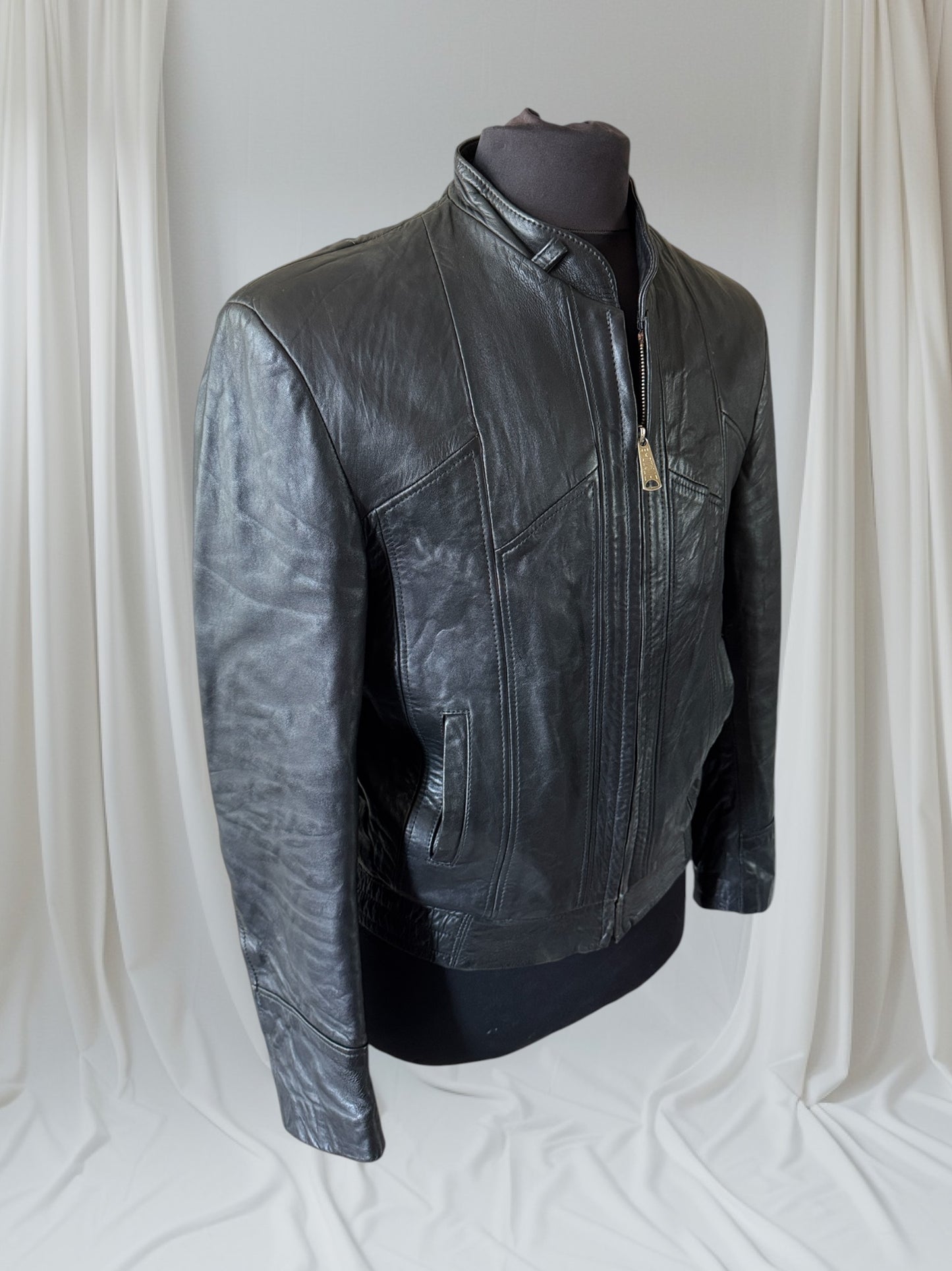Men's Vintage Black Leather Bomber Jacket, 40, M