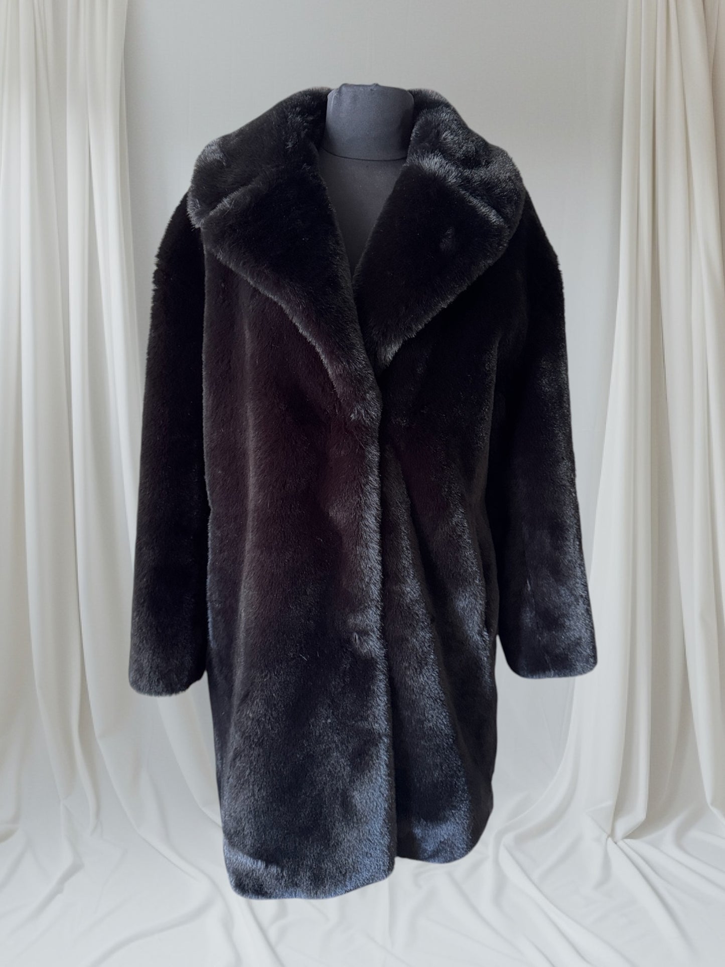 Black Faux Fur Statement Coat, M