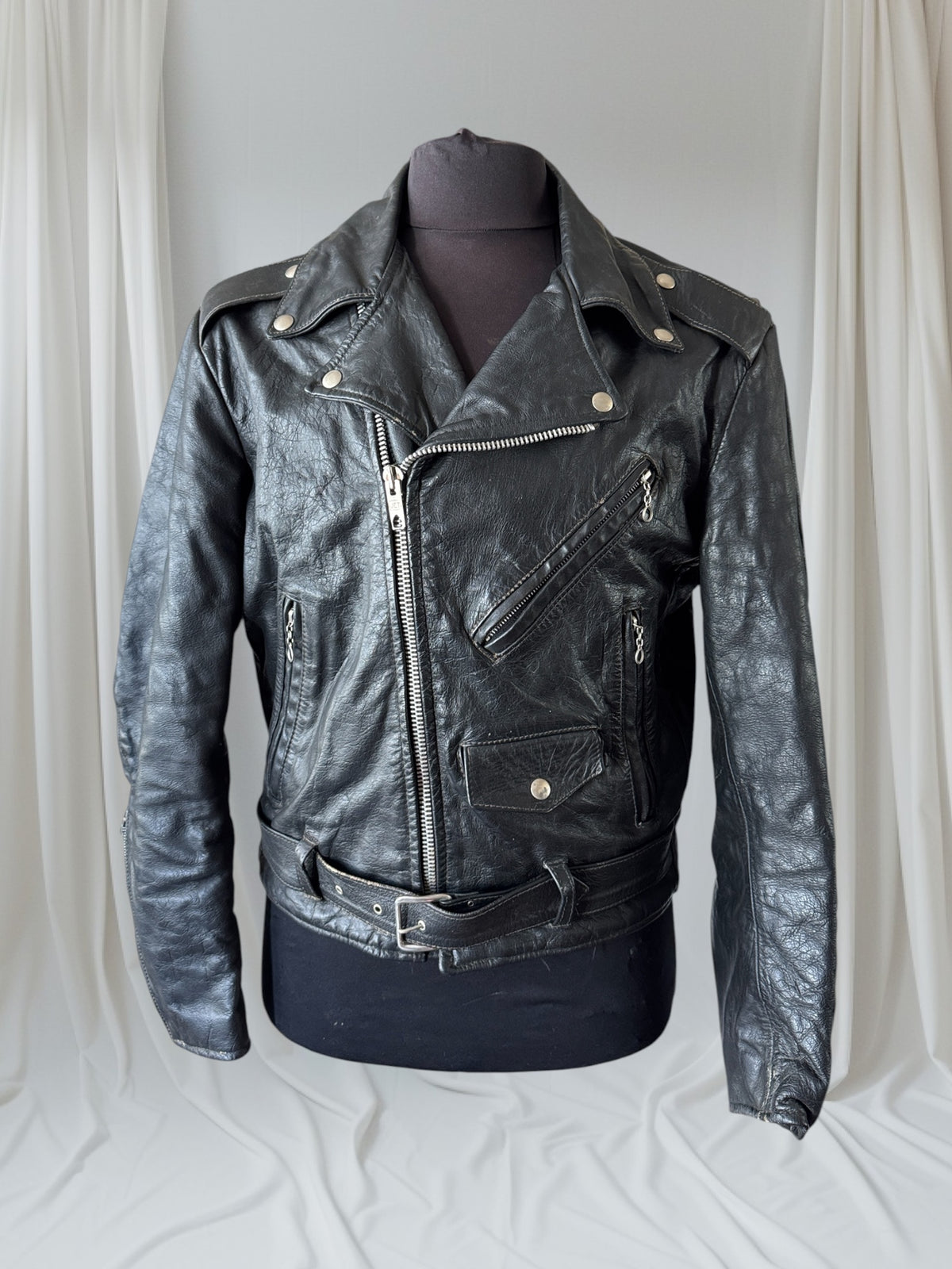 Men's Vintage Black Leather Motorcycle Jacket, M 40