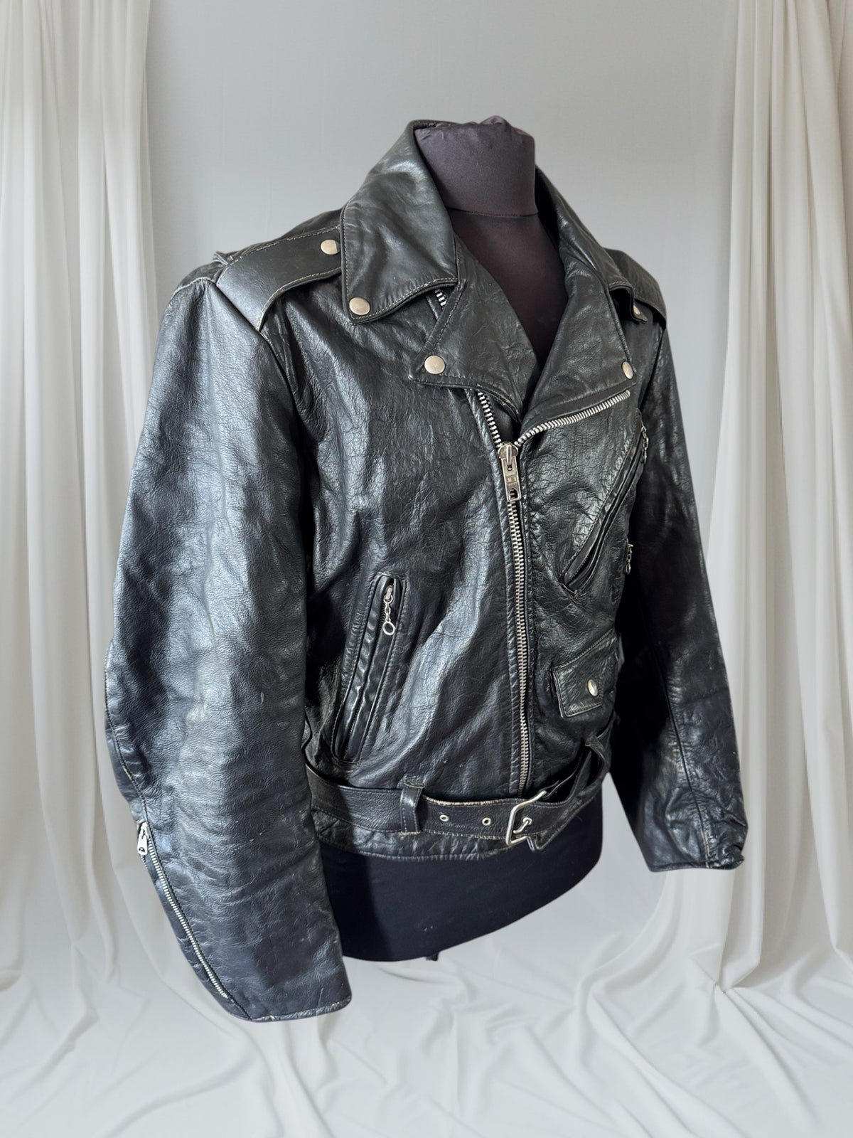 Men's Vintage Black Leather Motorcycle Jacket, M 40