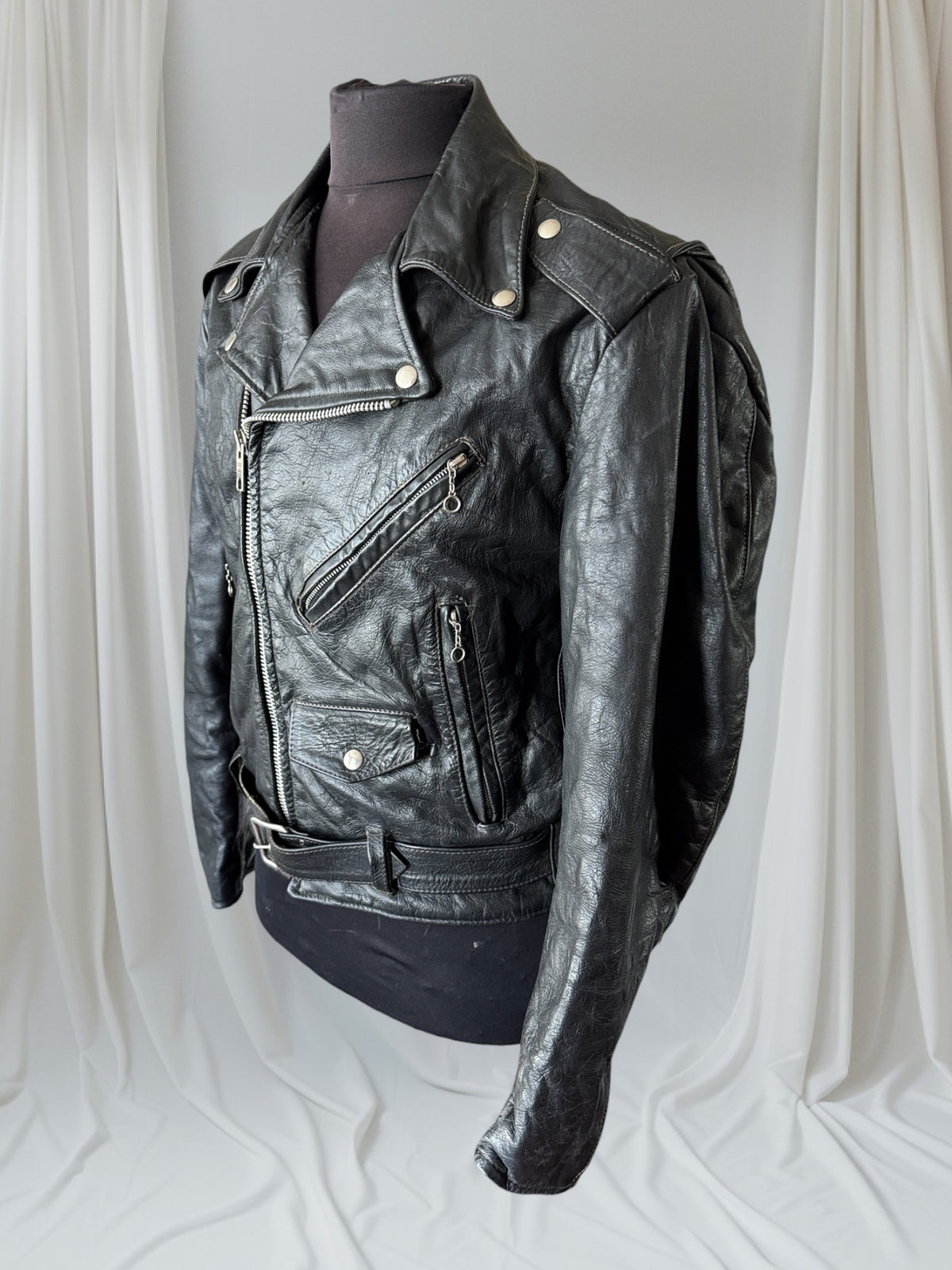 Men's Vintage Black Leather Motorcycle Jacket, M 40