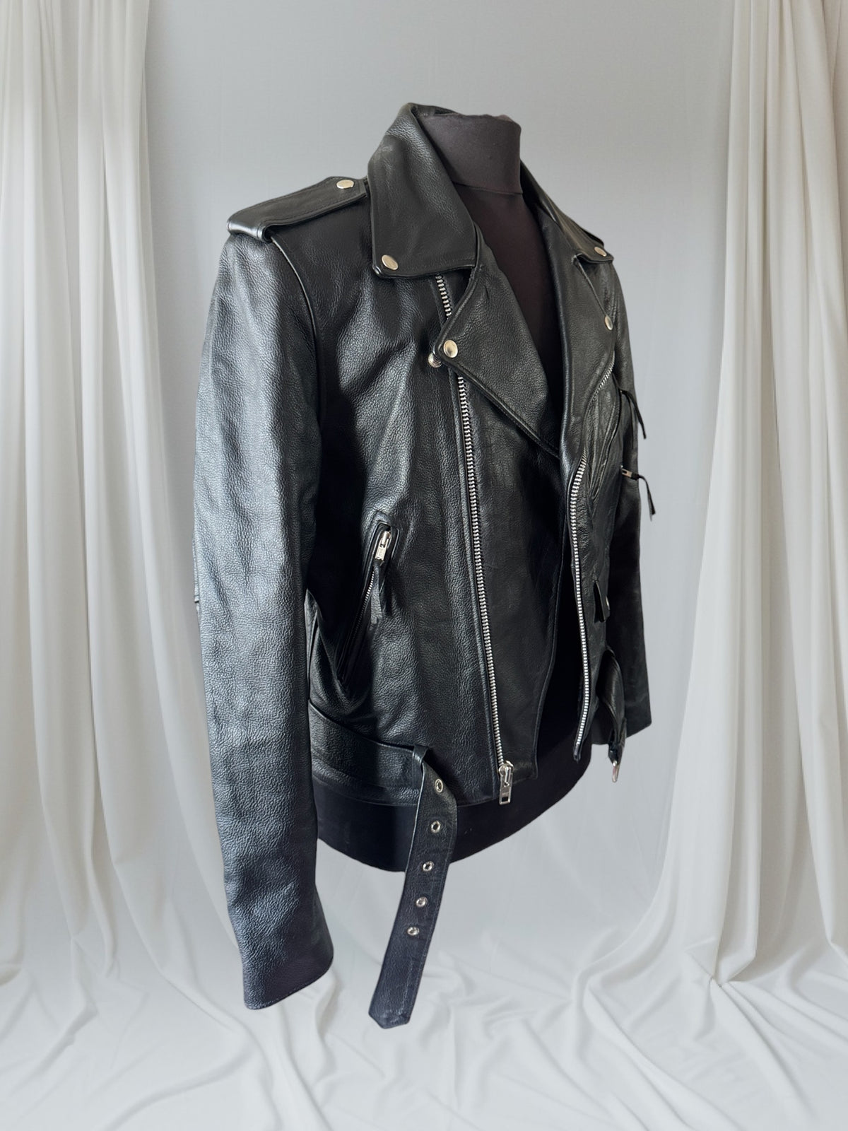 Men's Vintage Black Leather Motorcycle Jacket, M 40