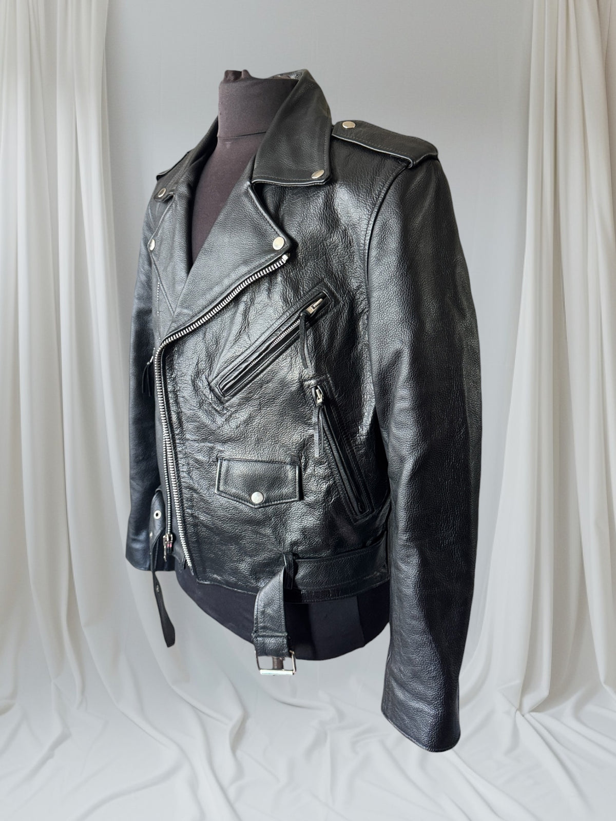 Men's Vintage Black Leather Motorcycle Jacket, M 40