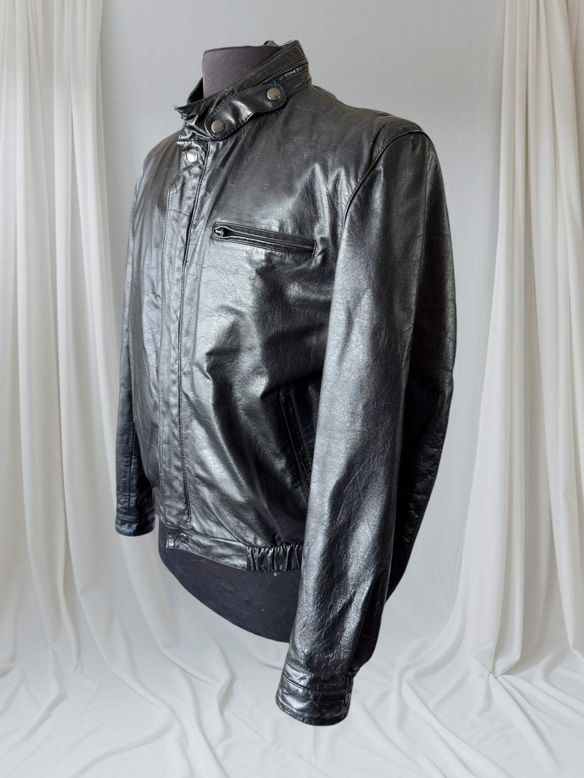 Men's 1970's Black Vintage Leather Bomber Jacket, 38 / M