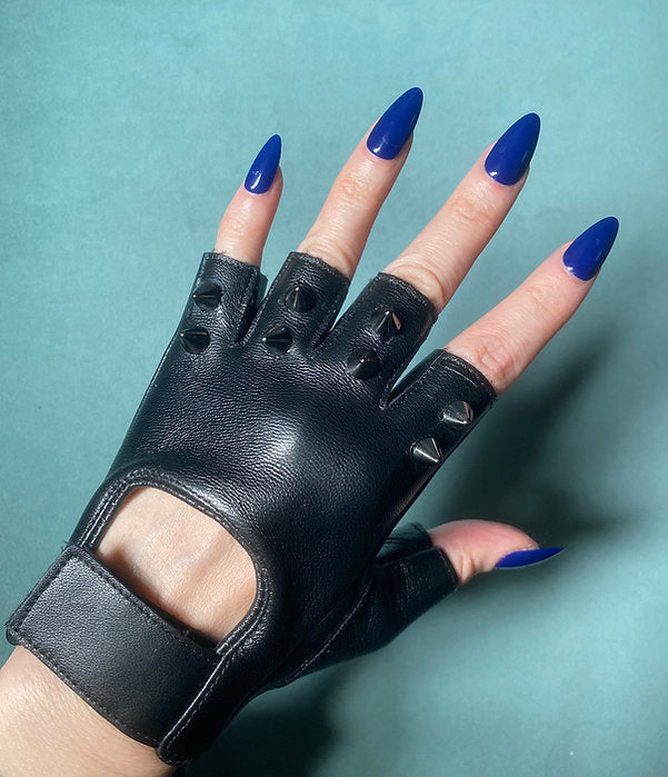 Black Leather Gloves w 2 Gun Metal Spikes