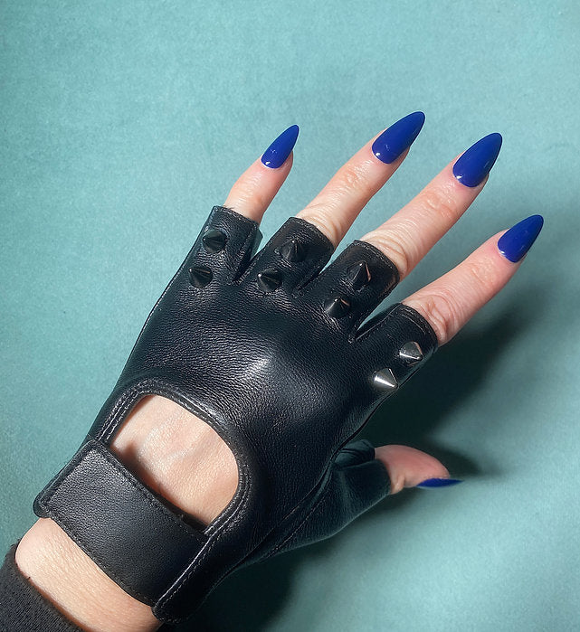 Black Leather Gloves w 2 Gun Metal Spikes